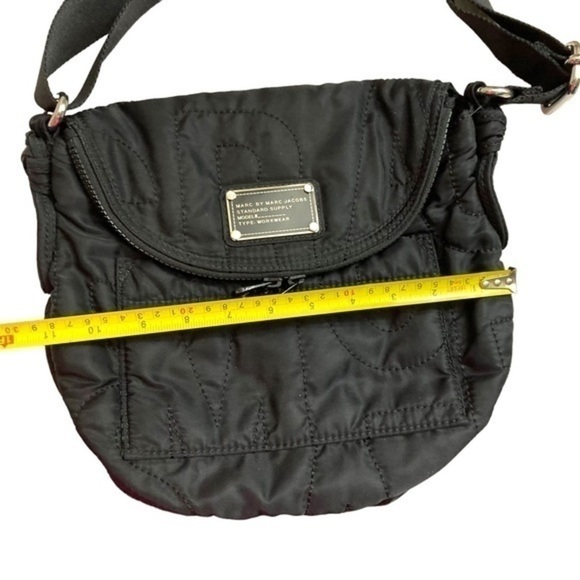 Marc by Marc Jacobs black nylon quilted messenger shoulder bag - Picture 3 of 10